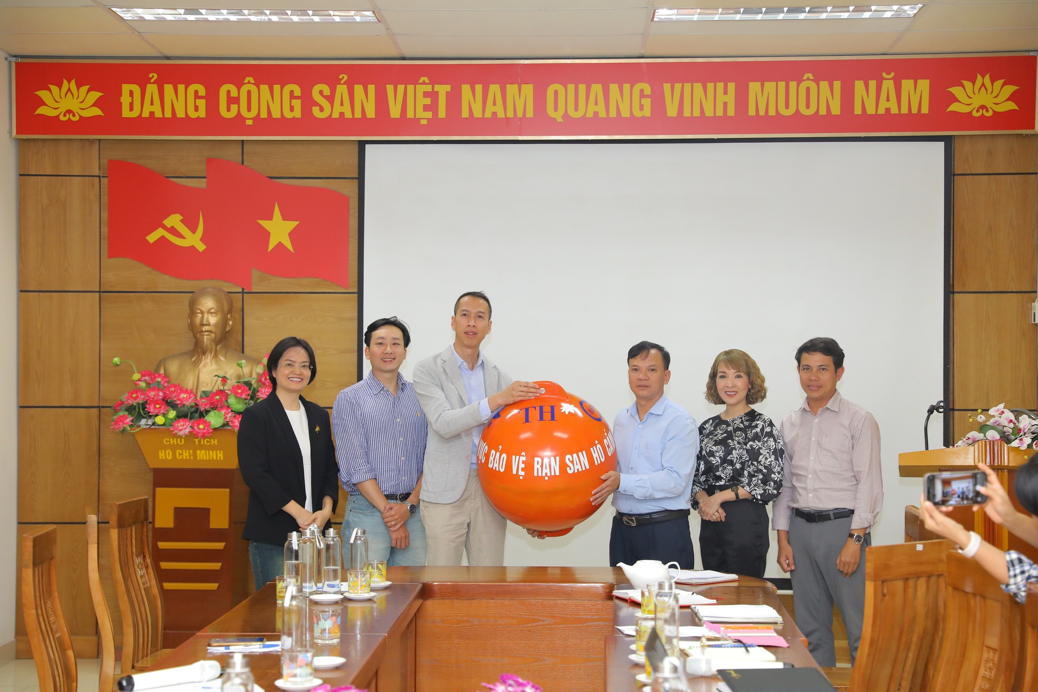 Series " Mắt xanh ơi? Mình đi đâu thế"
Tập 1: Cùng Mắt Xanh tham gia hoạt động tại Vườn Quốc gia Cát Bà